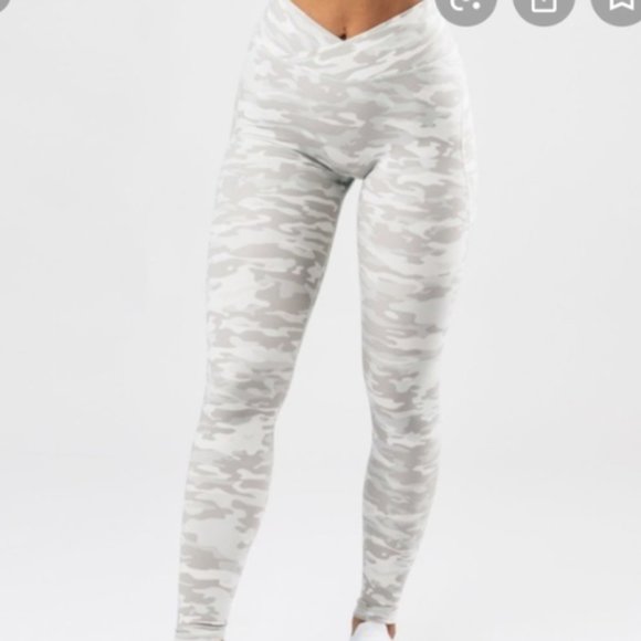 Alphalete Surface Camo Leggings - Picture 1 of 6